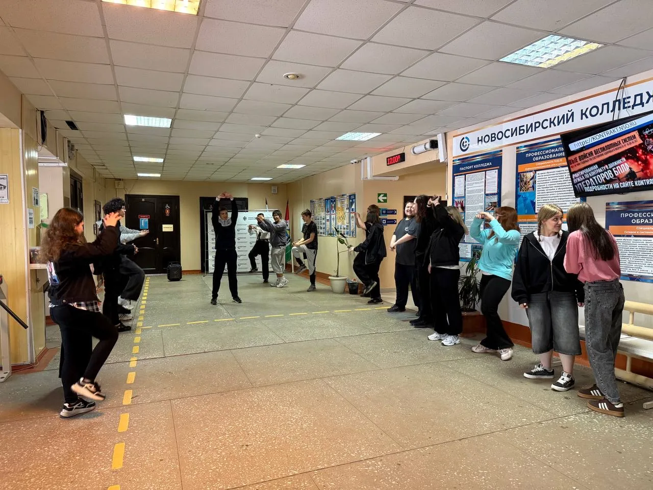 ☀️ Сегодня в нашем колледже в честь Дня защиты детей прошла яркая и энергичная танцевальная перемена