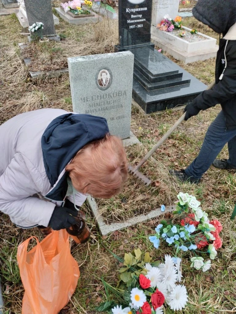 🌟 Уход за памятными местами🌟
В нашей школе стало доброй традицией с 1988
 ребята старших классов в