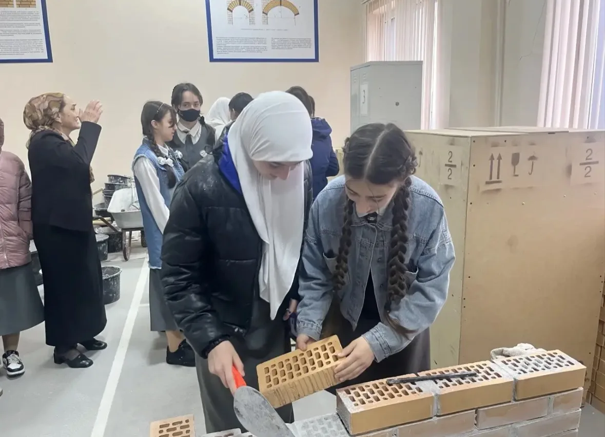 ГПБОУ СКТЭК ИМ.Т.Х.ЦУРОВА

Наши ученики 7 и 9 классов недавно побывали в ГПБОУ СКТЭК ИМ.Т.Х.ЦУРОВА! 