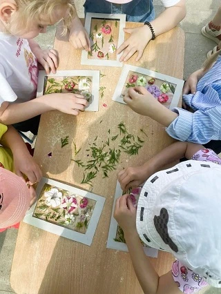 Ребята старшего сектора сегодня занимались творческой работой, и поняли, что из природных материалов