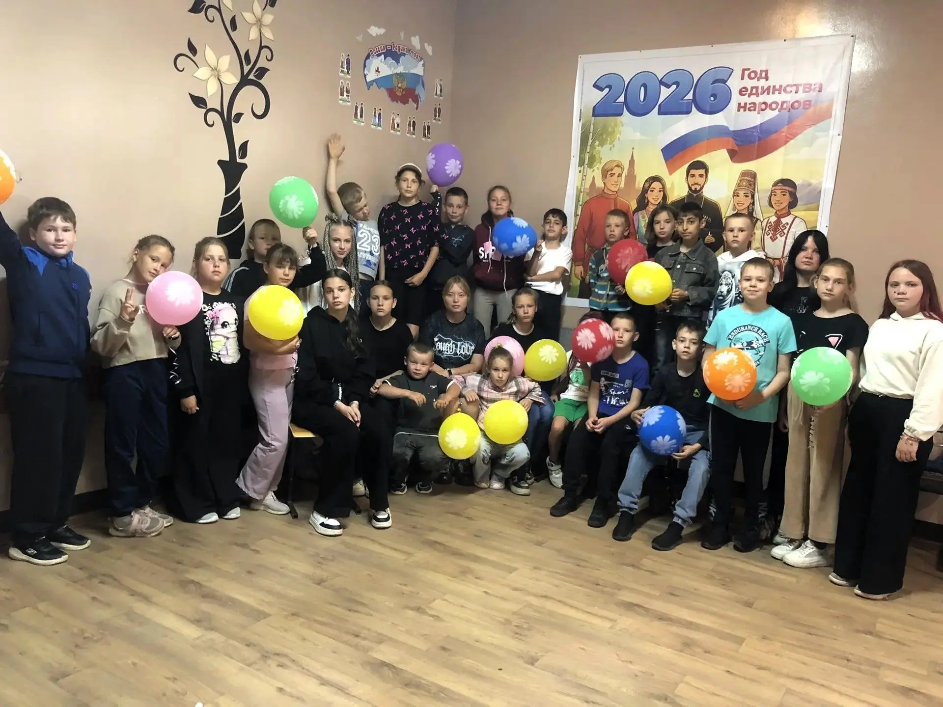 1️⃣смена в пришкольном лагере продолжается!🌞
Привет, ребята! 👋Мы хотим поделиться с вами яркими мо