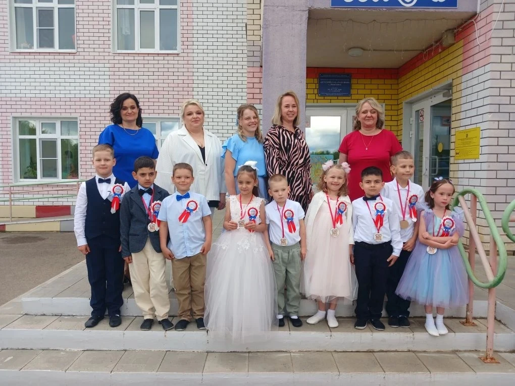 Вот и пролетели беззаботные годы, наполненные играми, сказками и первой дружбой. 29 мая в нашем детс