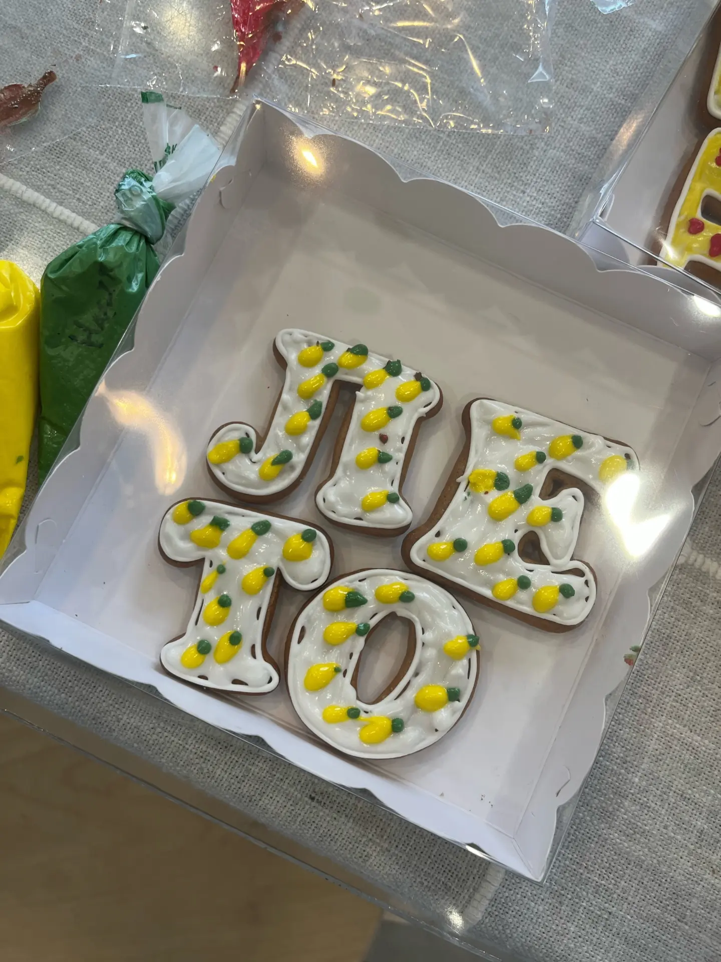 а мы с детками по тихоньку творим сладкие шедевры 😋