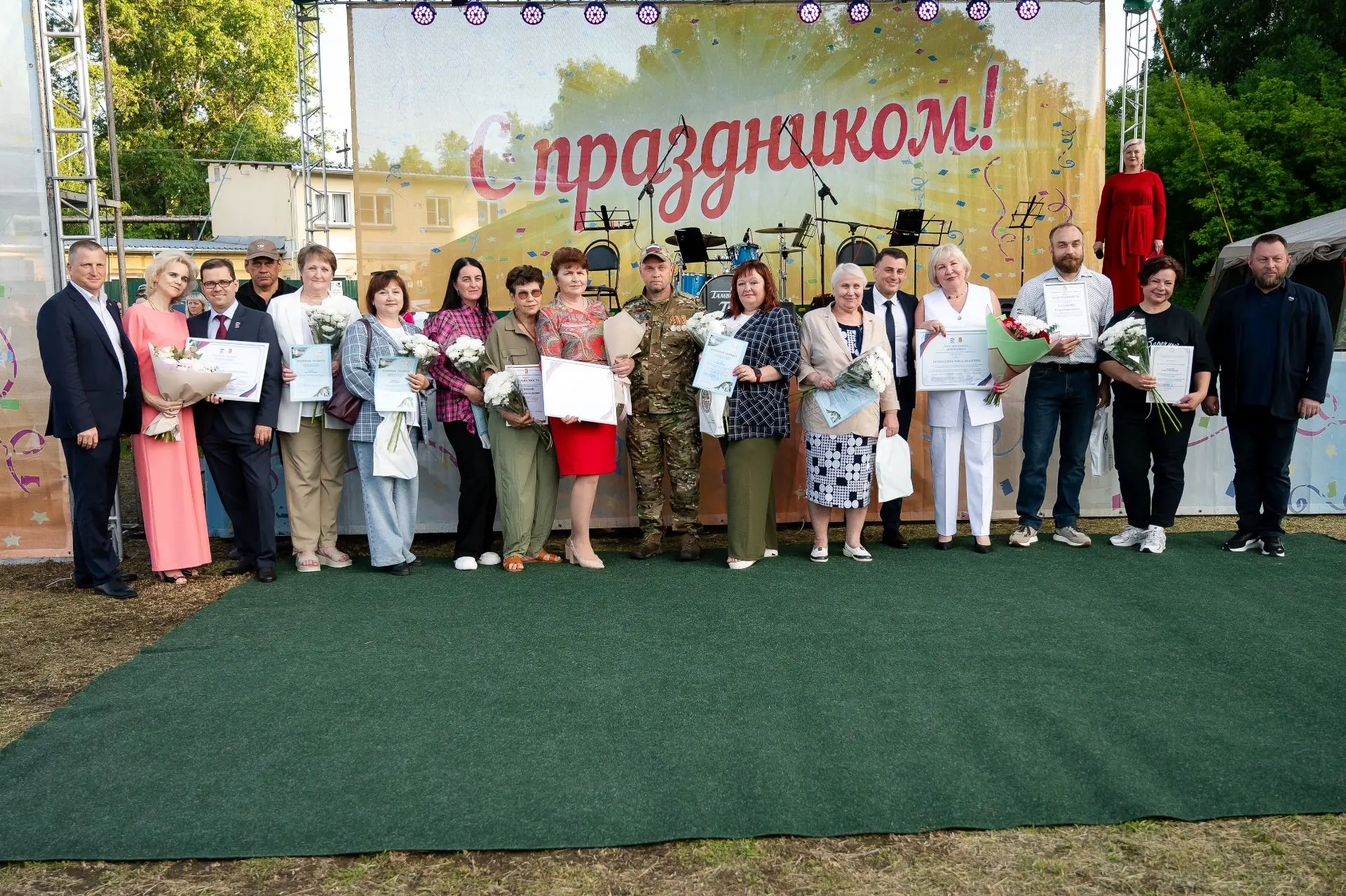 Жители микрорайона Коминтерновский Первомайского района отметили День России!

11 июня на стадионе К