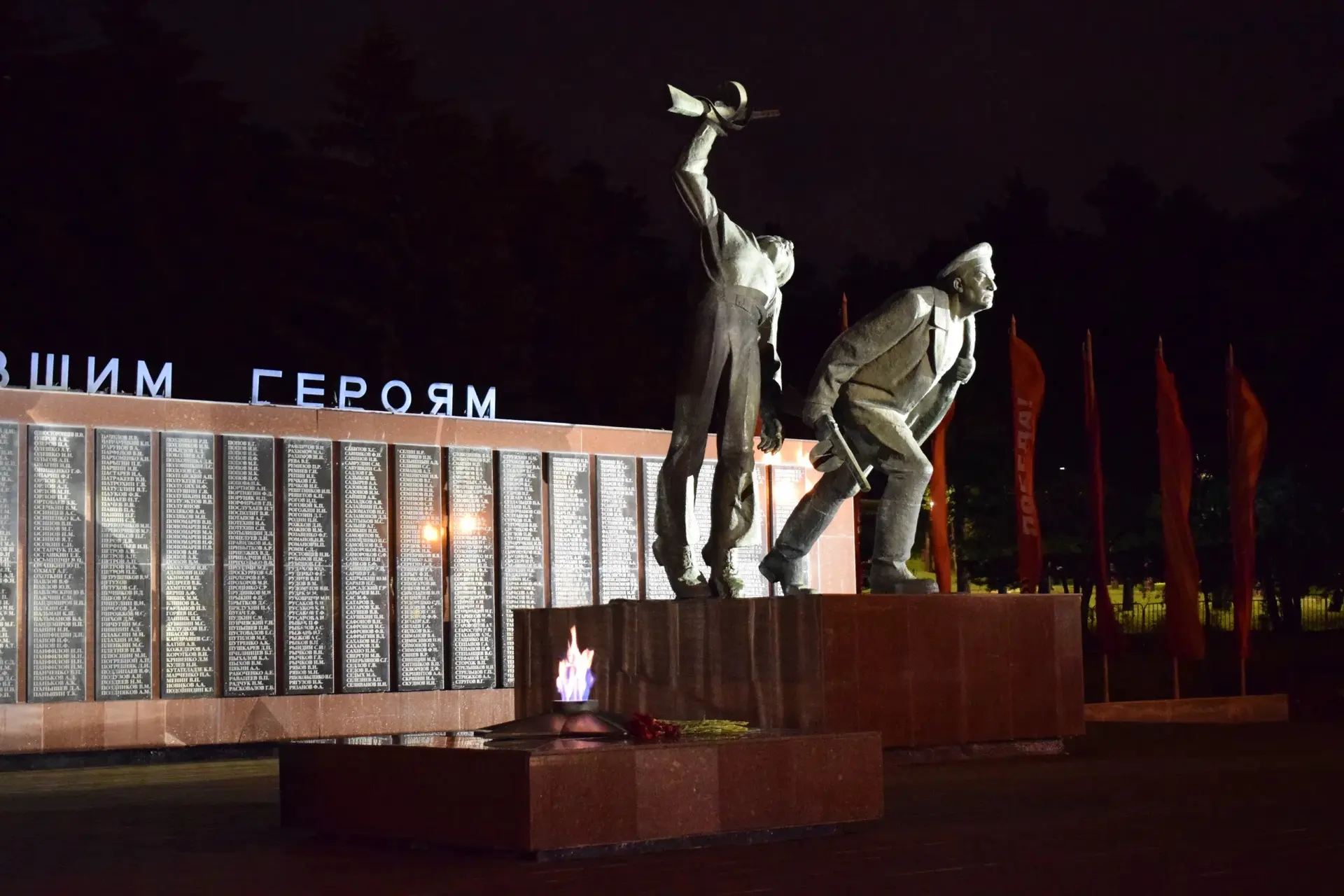 Свеча памяти 🕯️

22 июня, в 4:00, мы приглашаем всех жителей собраться у мемориала на площади Славы