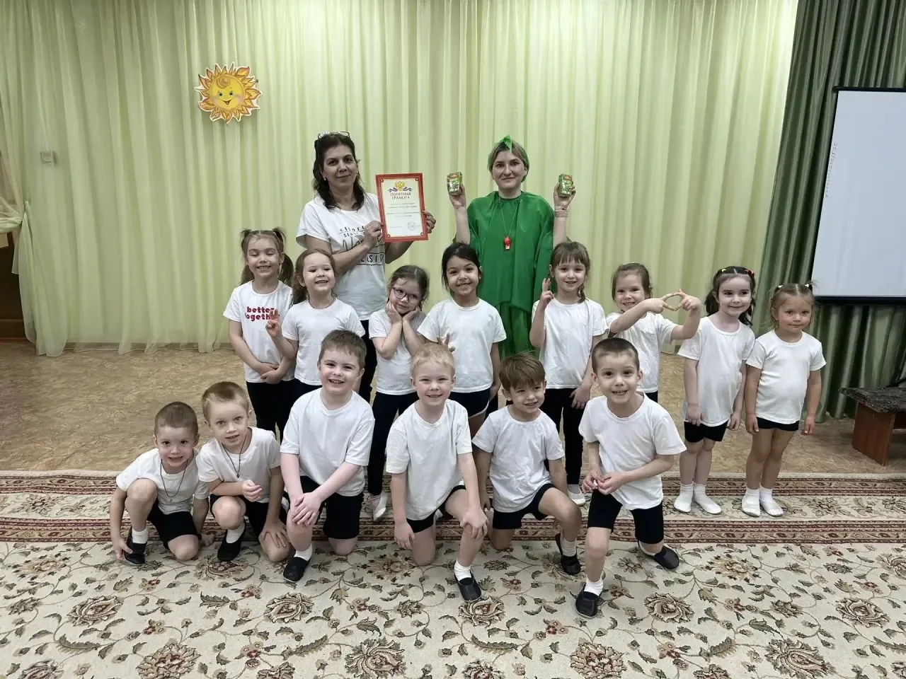 В нашем в детском саду прошел День здоровья. К детям в гости заявился… микроб! Сначала он вредничал: