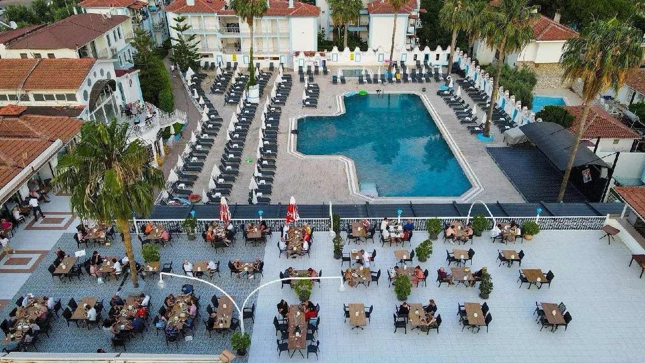 ✨ Karbel Hotel (Olüdeniz) — уютный, стильный и с душой 🌿

Если вы ищете скромный, но очень атмосфер