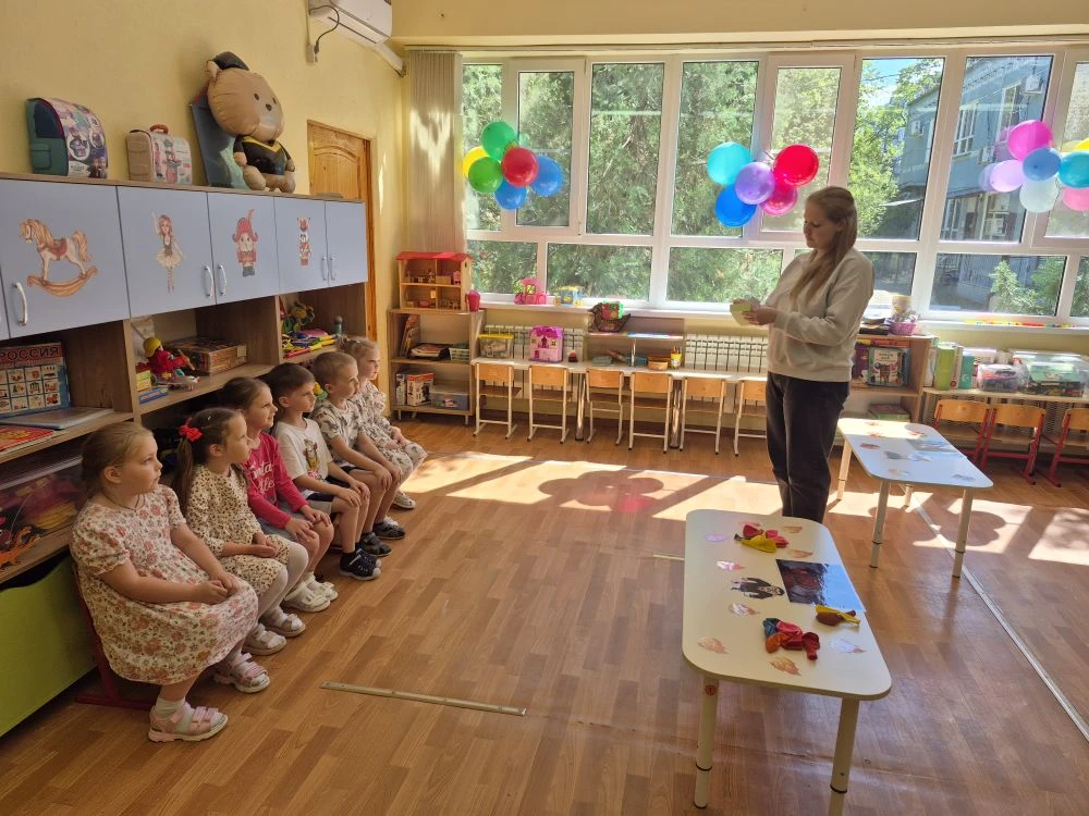 В рамках годового плана ДОО прошёл открытый просмотр на тему: «Домики эмоций». Воспитанники старшей 