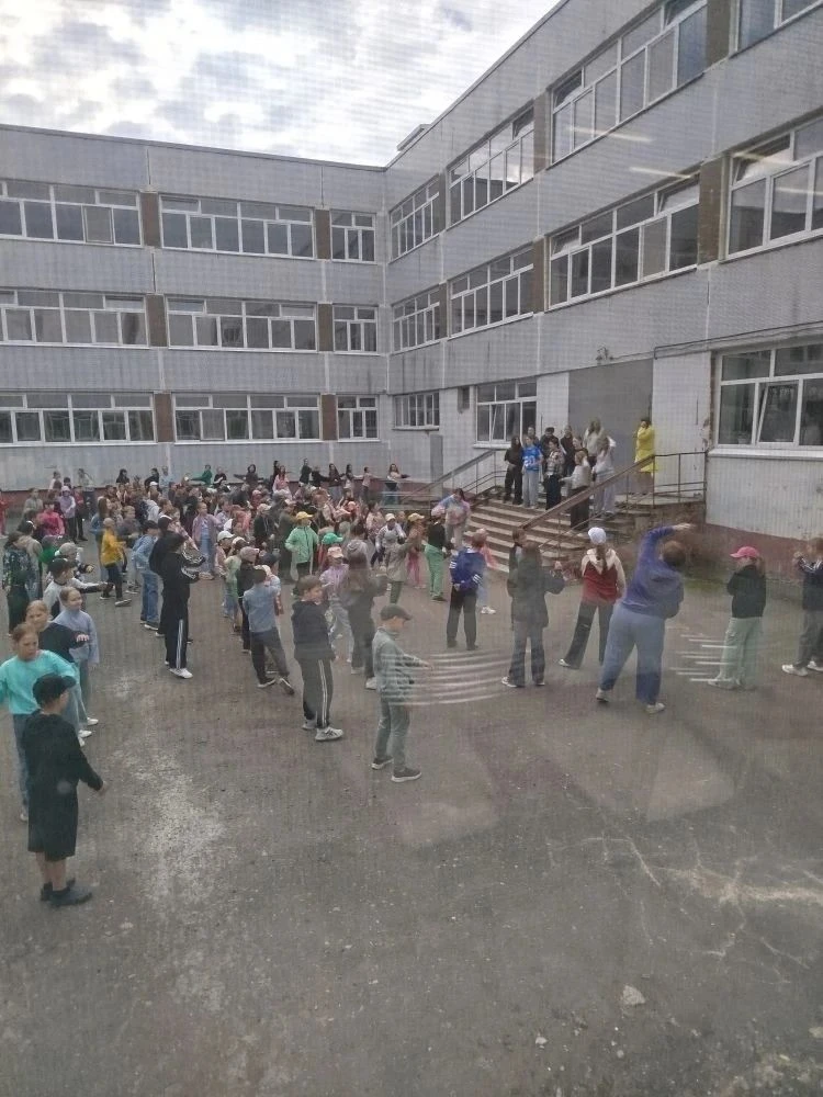 Школьная площадка "Самолет дружбы" в действии!
За 15 дней смены мы познакомимся с народами России и 