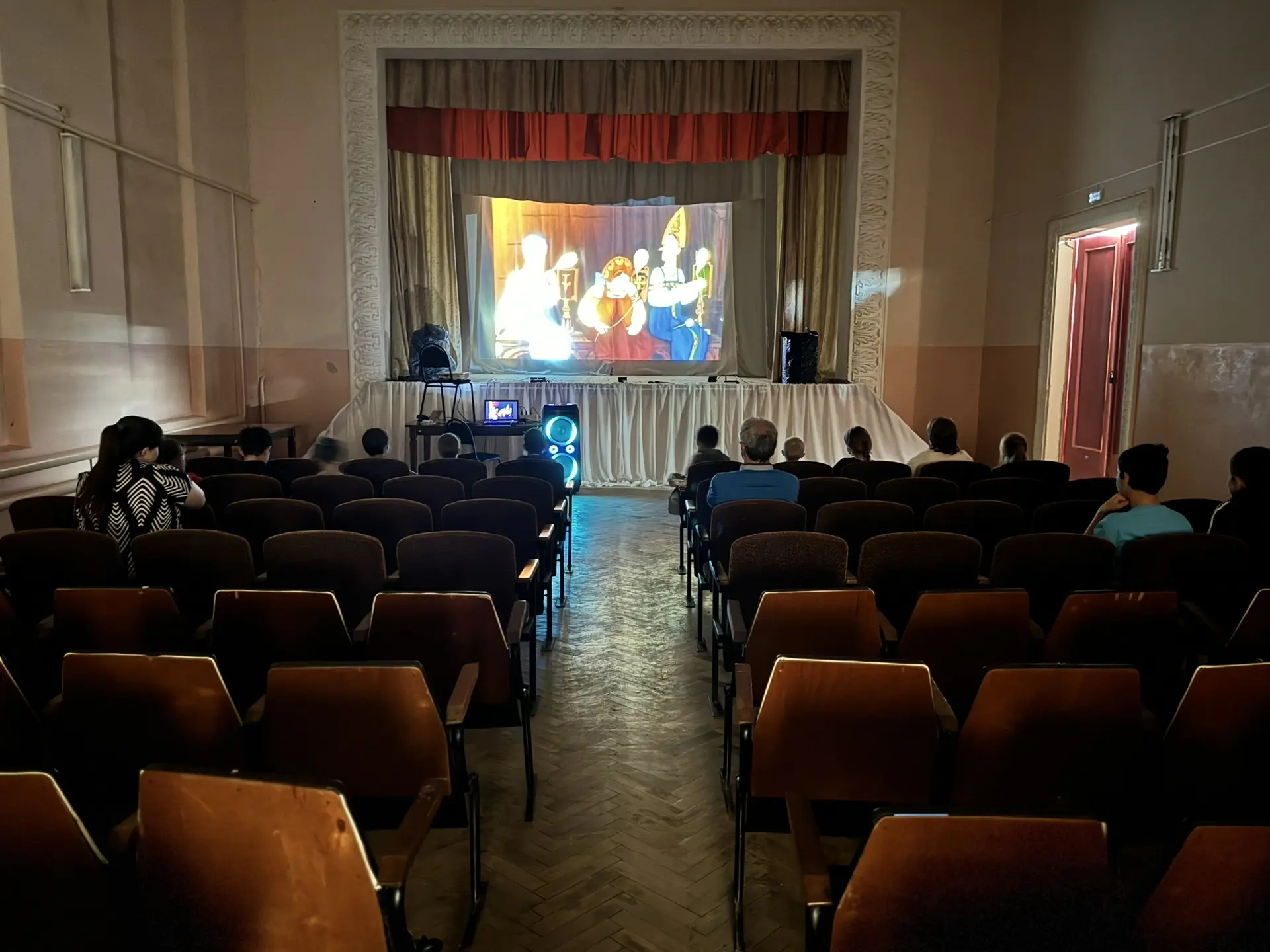 5 июня работники МБУК «Мокроельмутянский сельский дом культуры» организовали и провели для детей шко
