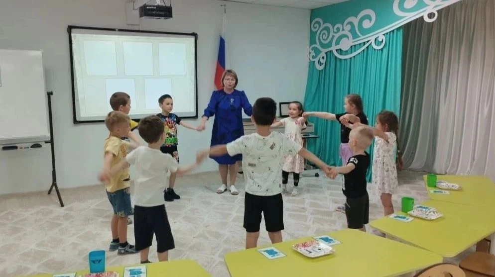 Путешествие в Волшебную страну: итоги года в кружке «АБВГДейка»
 
20 мая двери кружка «АБВГДейка» в 