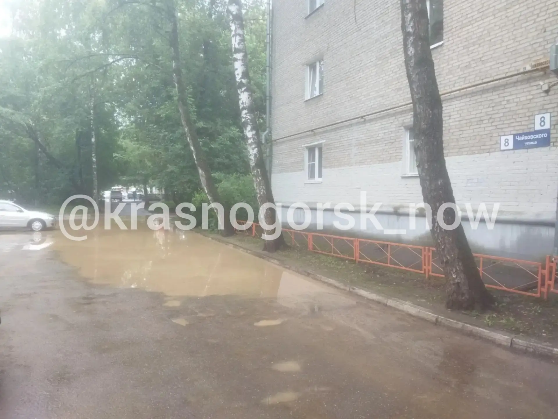 ✉️ От подписчика:

Ситуация в доме 8 по улице Чайковского не меняется. Как стояла вода, так и стоит
