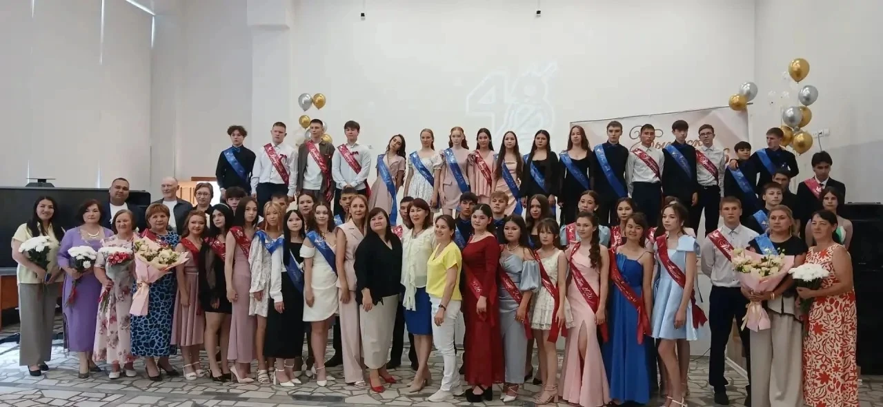 Сегодня в актовом зале Башкирского лицея №48 состоялось торжественное вручение аттестатов для девяты