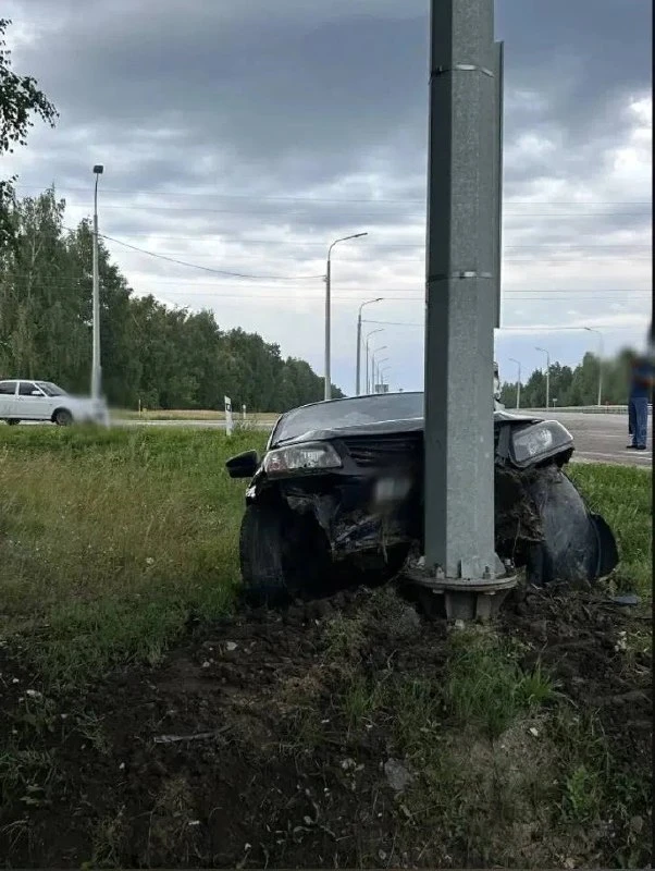 🚘Молодой водитель влетел в столб в четыре утра

В Уметском округе 23-летний парень за рулем Lada Gr