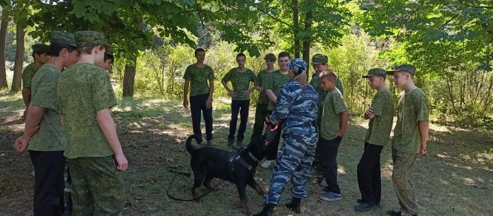 Занятия с кинологами.