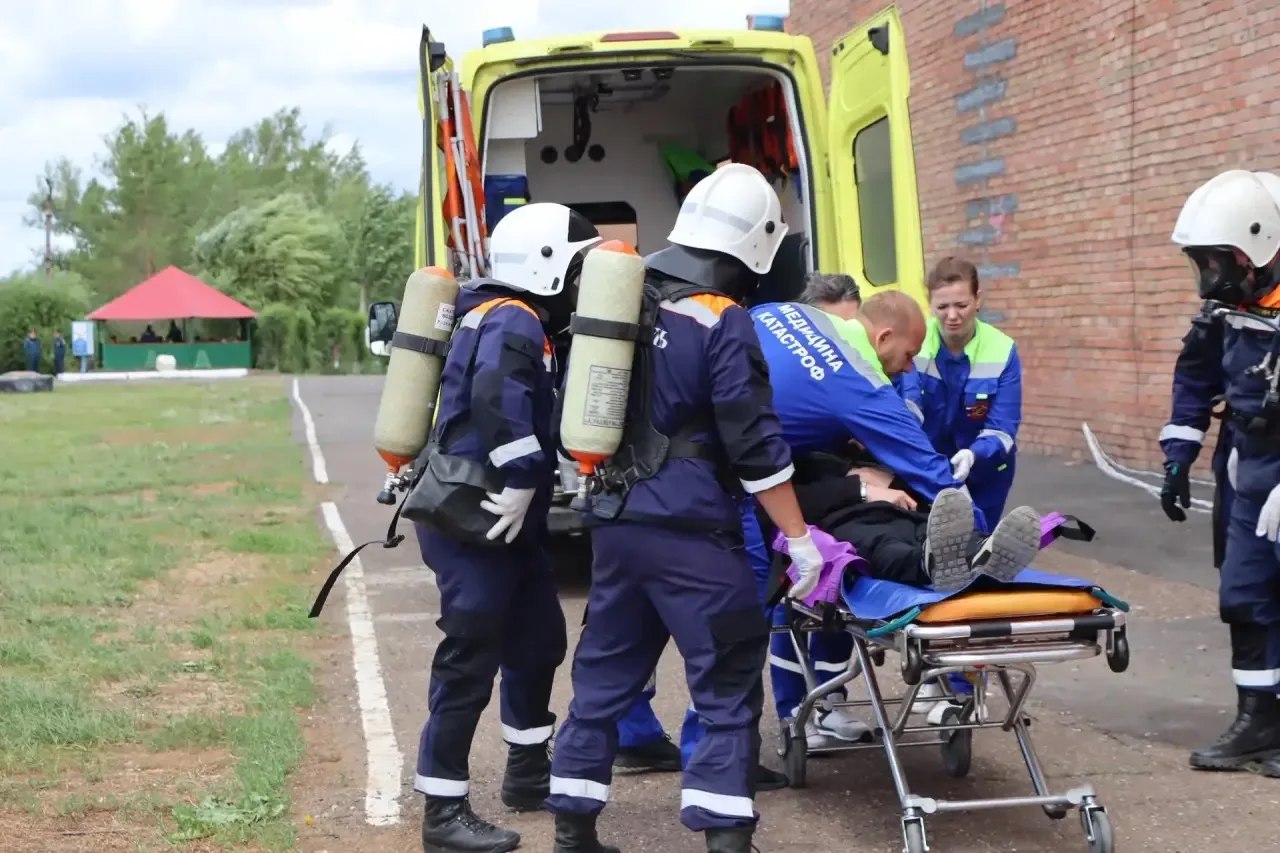 3 июня специалисты центра медицины катастроф ГБУЗ «ООКССМП» приняли участие в комплексных учениях на