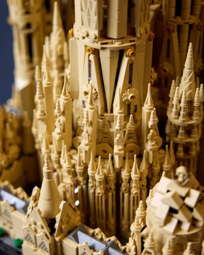 #такие_новости
SAGRADA FAMILIA
Spain
🟰🟰🟰
Думала, что этот проект, не будет закончен вообще никогд