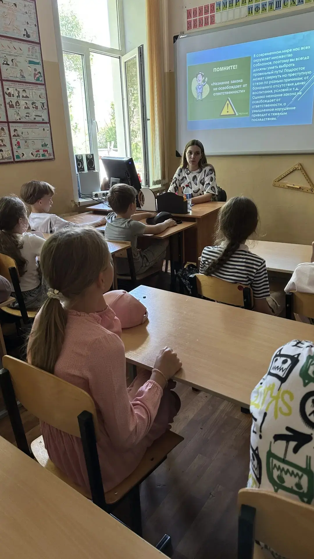 «Знать законы — значит уметь защищать себя и уважать других! В нашем лагере прошла беседа о правонар