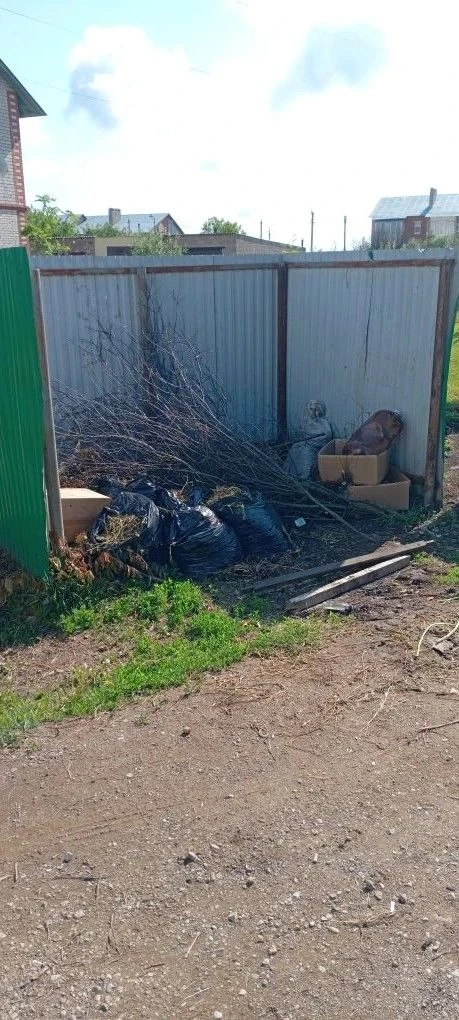 Уважаемые жители!
❗️❗️Просим вас соблюдать порядок и складывать мусор исключительно в контейнеры, а 