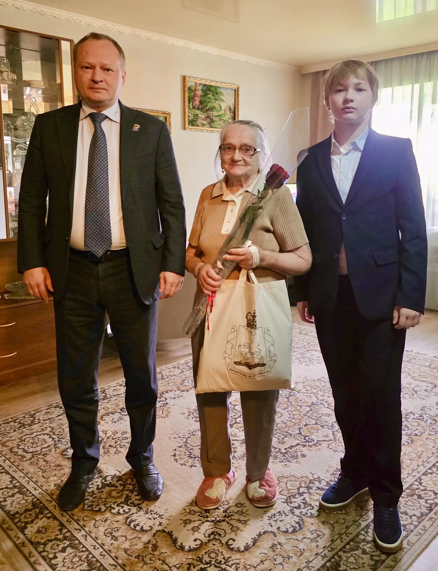 🎉🤝 От души поздравил с днем рождения двух заслуженных и уважаемых жителей нашего округа: Тамару Ми