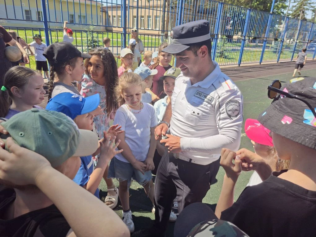 🚦 В лагере «Ромашка» не скучно!

К нам в гости приходил инспектор Госавтоинспекции, чтобы напомнить