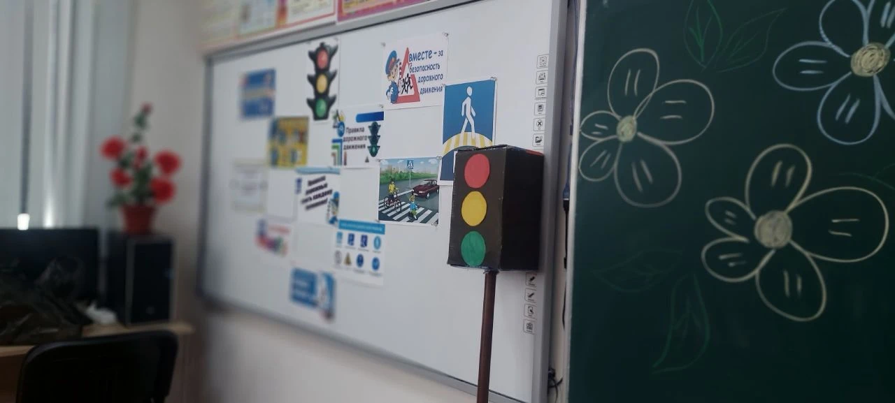 🚦 11 июня в нашей школе прошло супер-активное мероприятие «Мы знаем ПДД»! 🚸

Команды 🔴Красные, 🟡