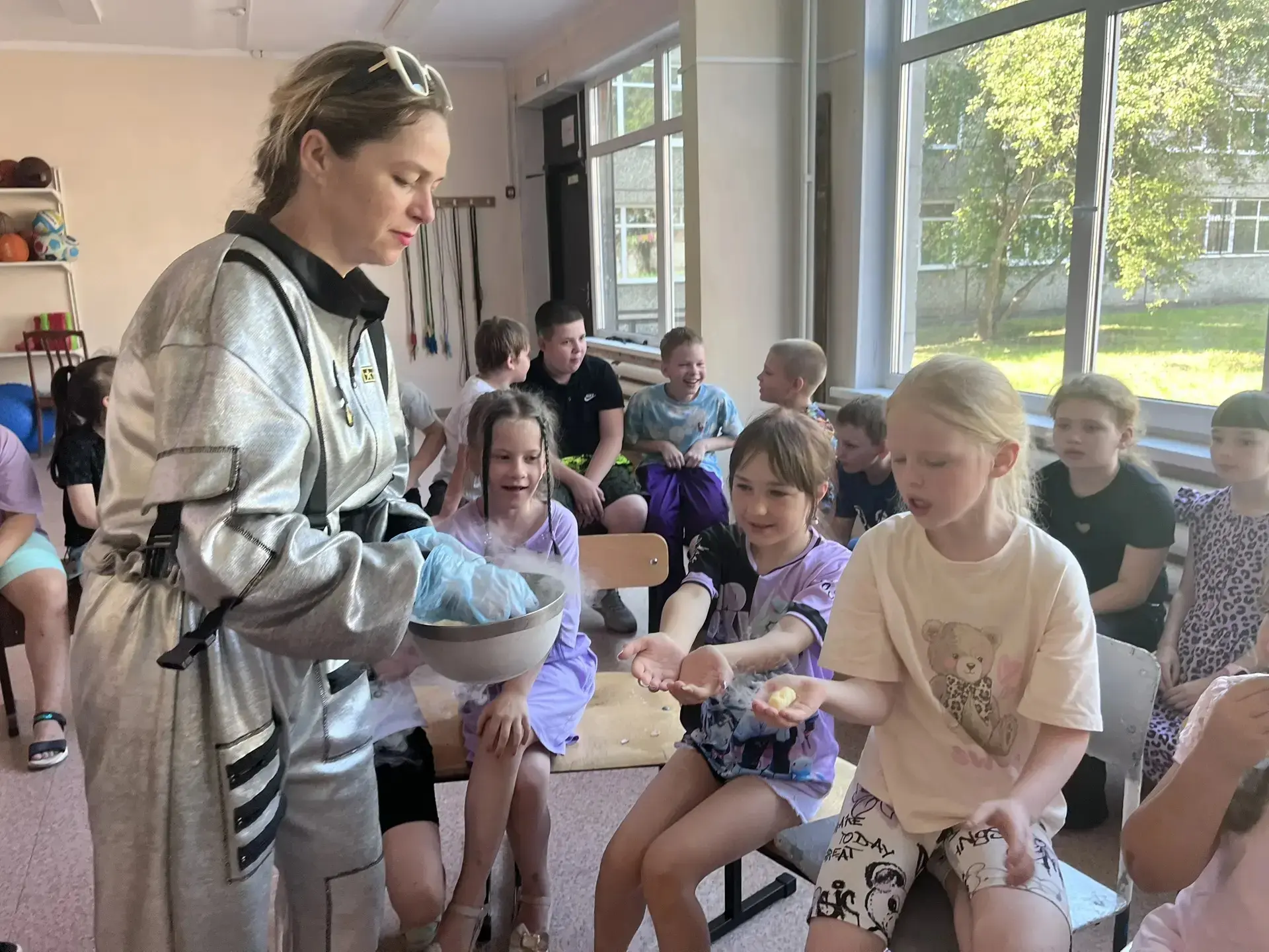 🧪 Наука - это интересно

Сегодня в нашем лагере «Искорка» прошёл настоящий научный эксперимент: реб