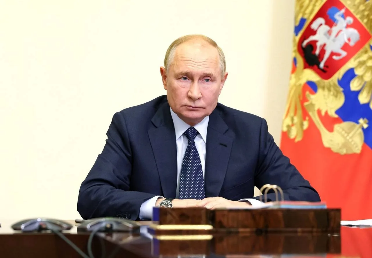Путин завтра проведет совещание с членами правительства о работе транспортного и топливного комплекс