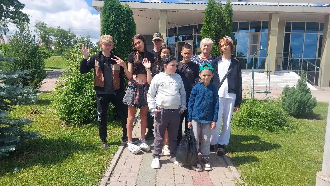 🎨 День творчества в школьном лагере «Улыбка»! 🚀

Вчерашний день в нашем лагере «Улыбка» был по-нас