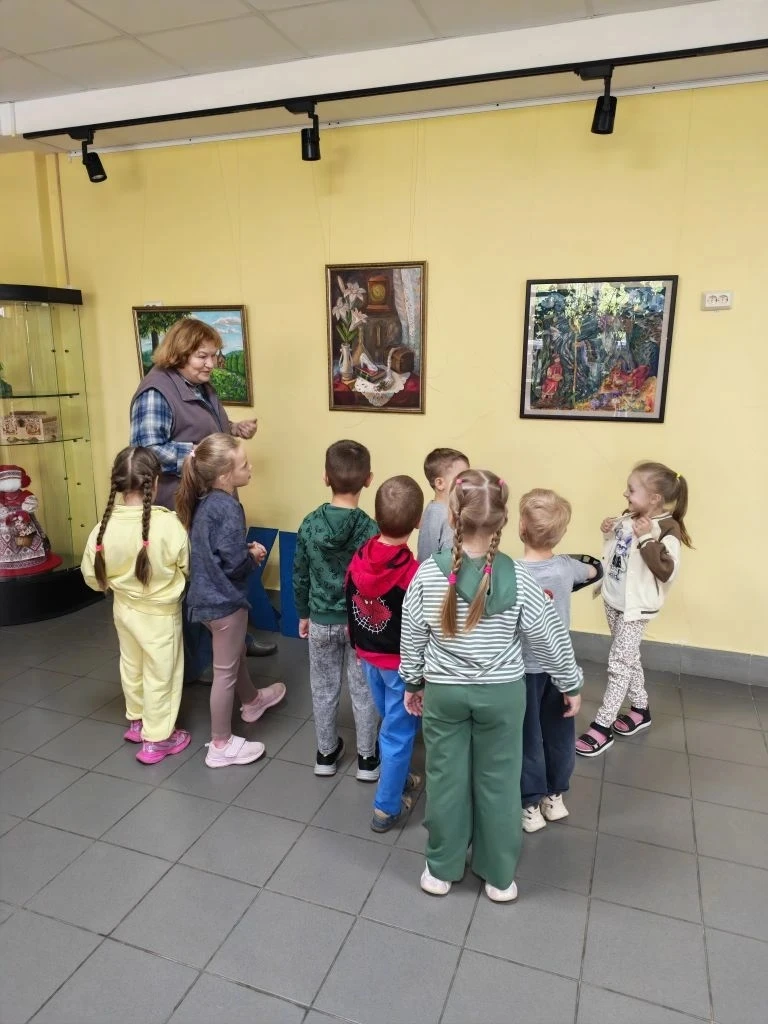 🗓️ 5 июня нашу художественную школу с экскурсией посетили воспитанники детского сада «Ласточка». Вс