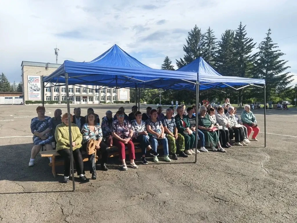 В селе Чугуевка открылся сезон «Летние вечера 50+»! 

Открытие прошло на центральной площади: музыка