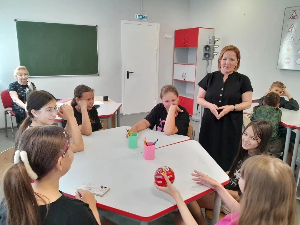 9 июня педагог-психолог Гнездилова Т.В. провела с обучающимися летнего лагеря психологический тренин