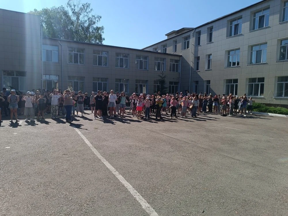 Второй день в нашем школьном лагере — калейдоскоп ярких эмоций! 🌈

После вчерашнего веселья ребята 