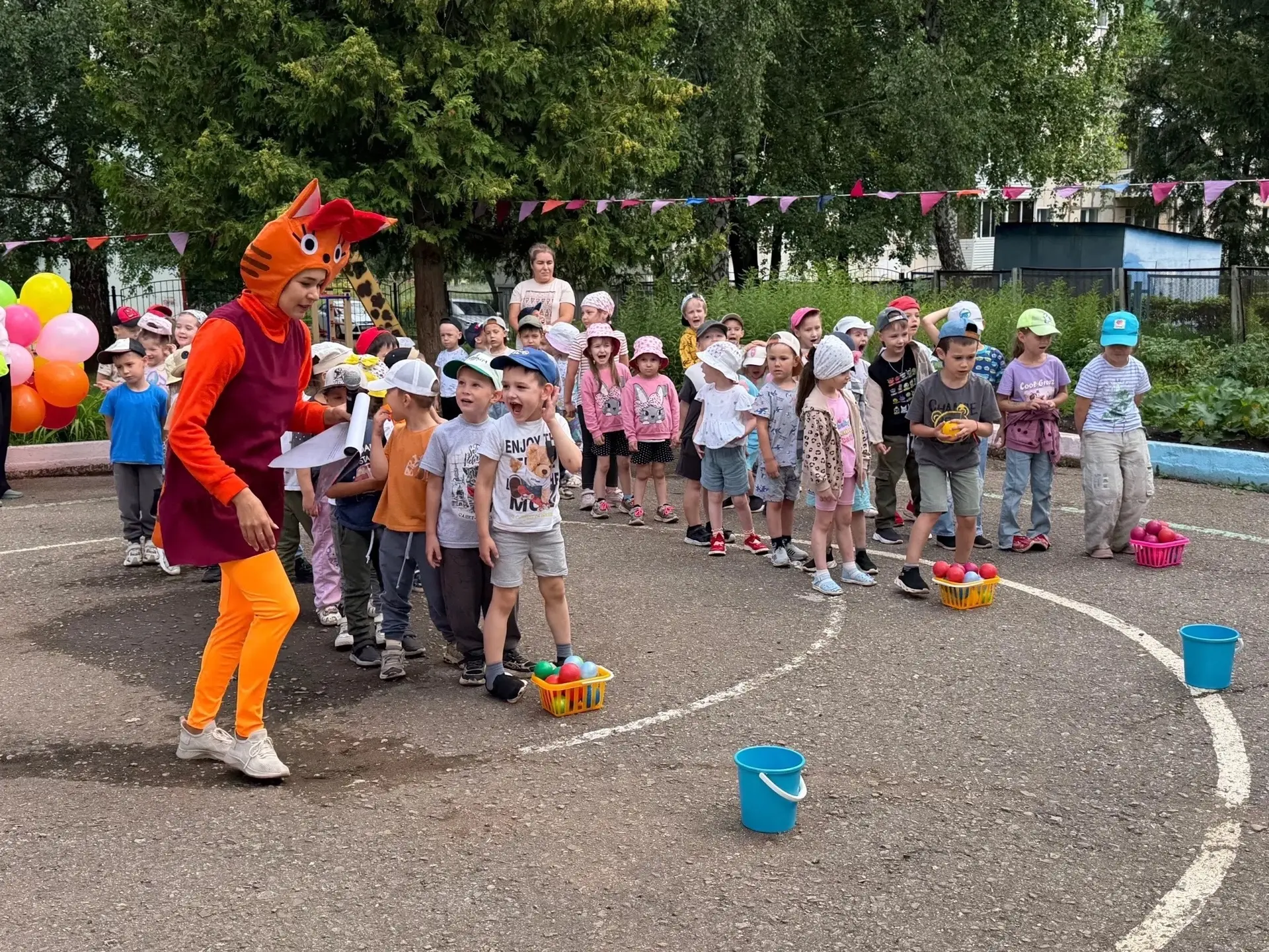 Миу-миу-миу! 🐱🎈 Сегодня наш детский сад раскрасился во все цвета радуги!

У нас прошёл потрясающий