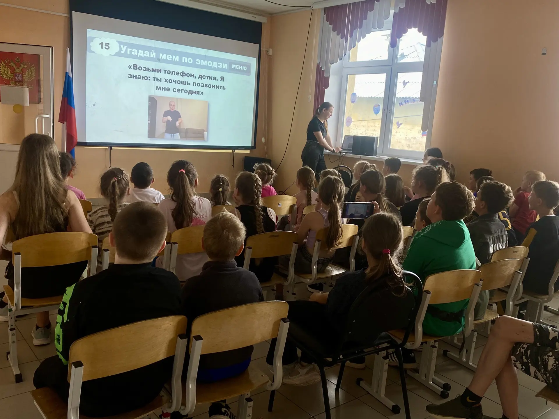 Вчера, 11 июня, в лагере было по-настоящему празднично! 😌

Ребята делали последние штрихи в украшен
