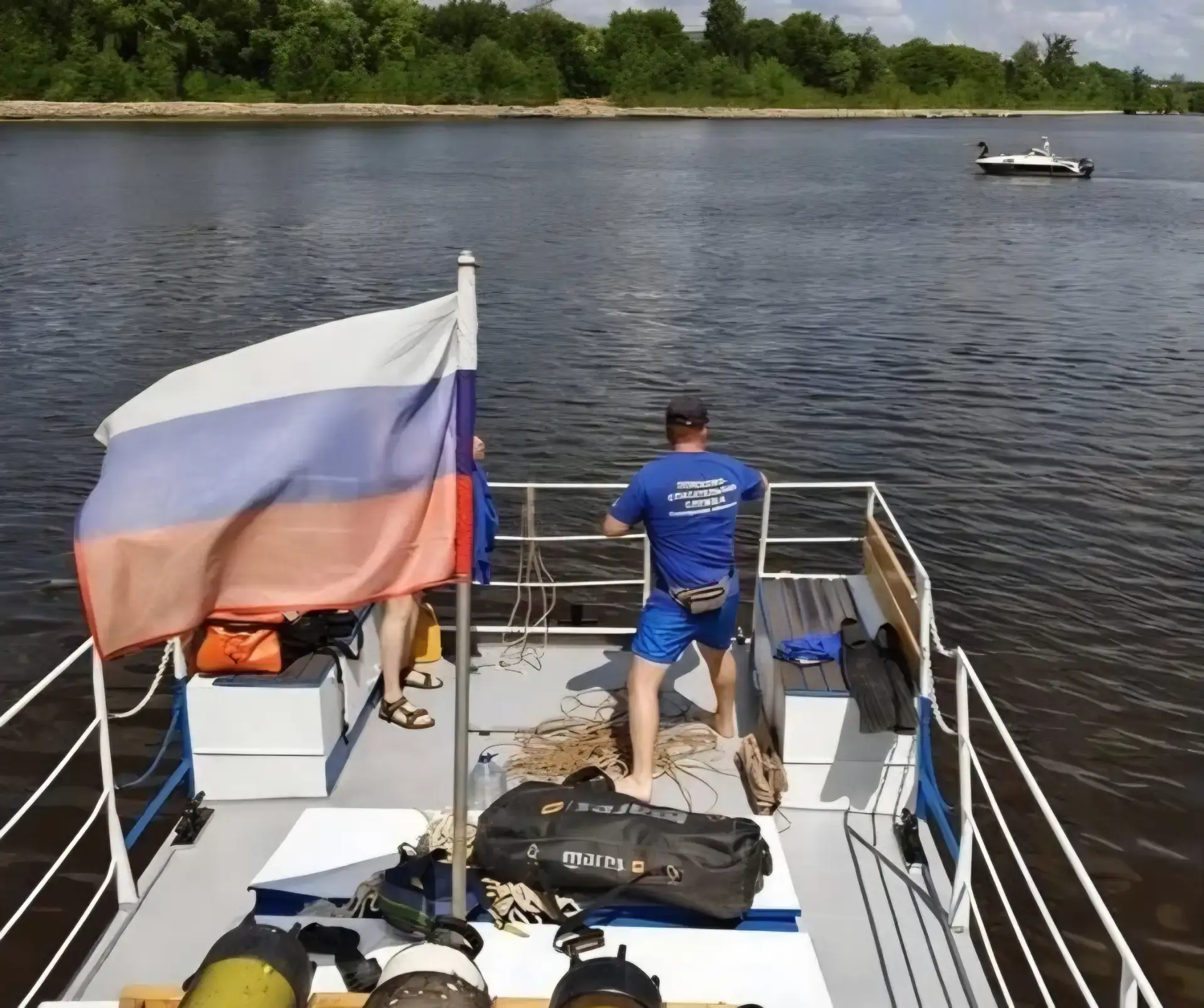 😰Водолазы нашли тело 15-летнего мальчика.

Подростки пытались переплыть протоку Воложку в Рождестве