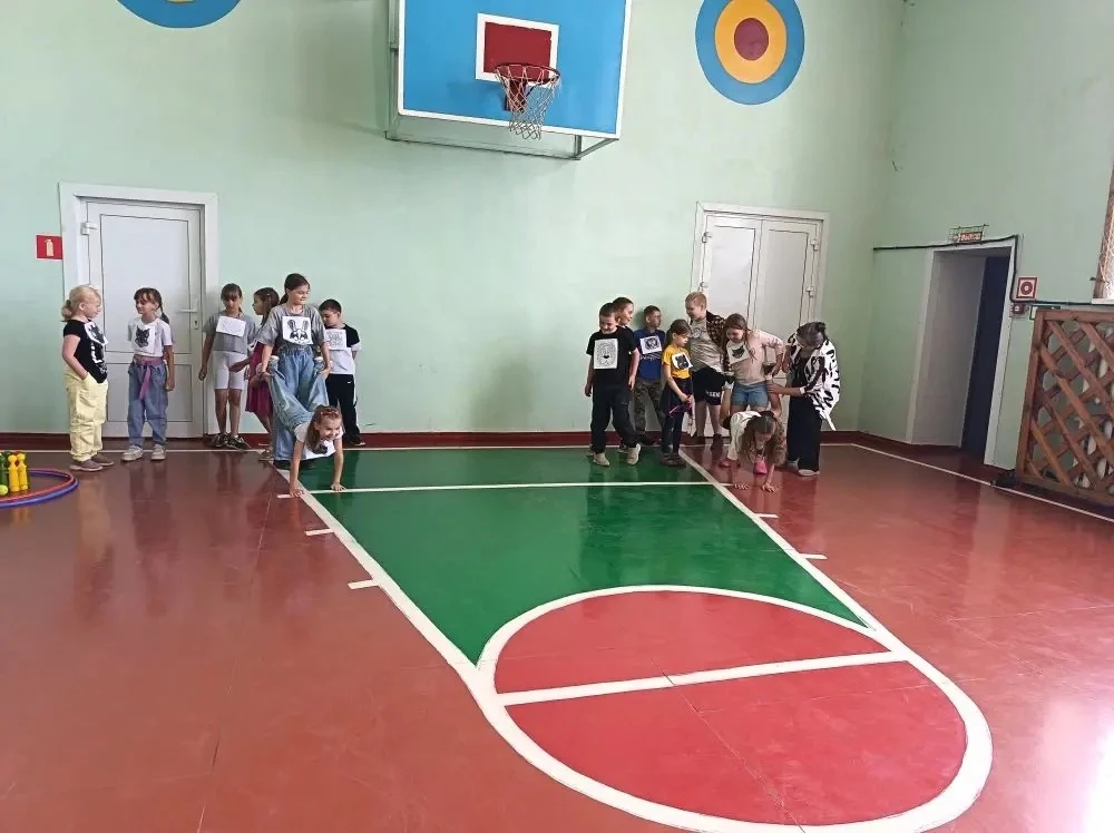 В рамках месячника антинаркотической направленности  ребята, посещающие лагерь " Родничок " приняли 