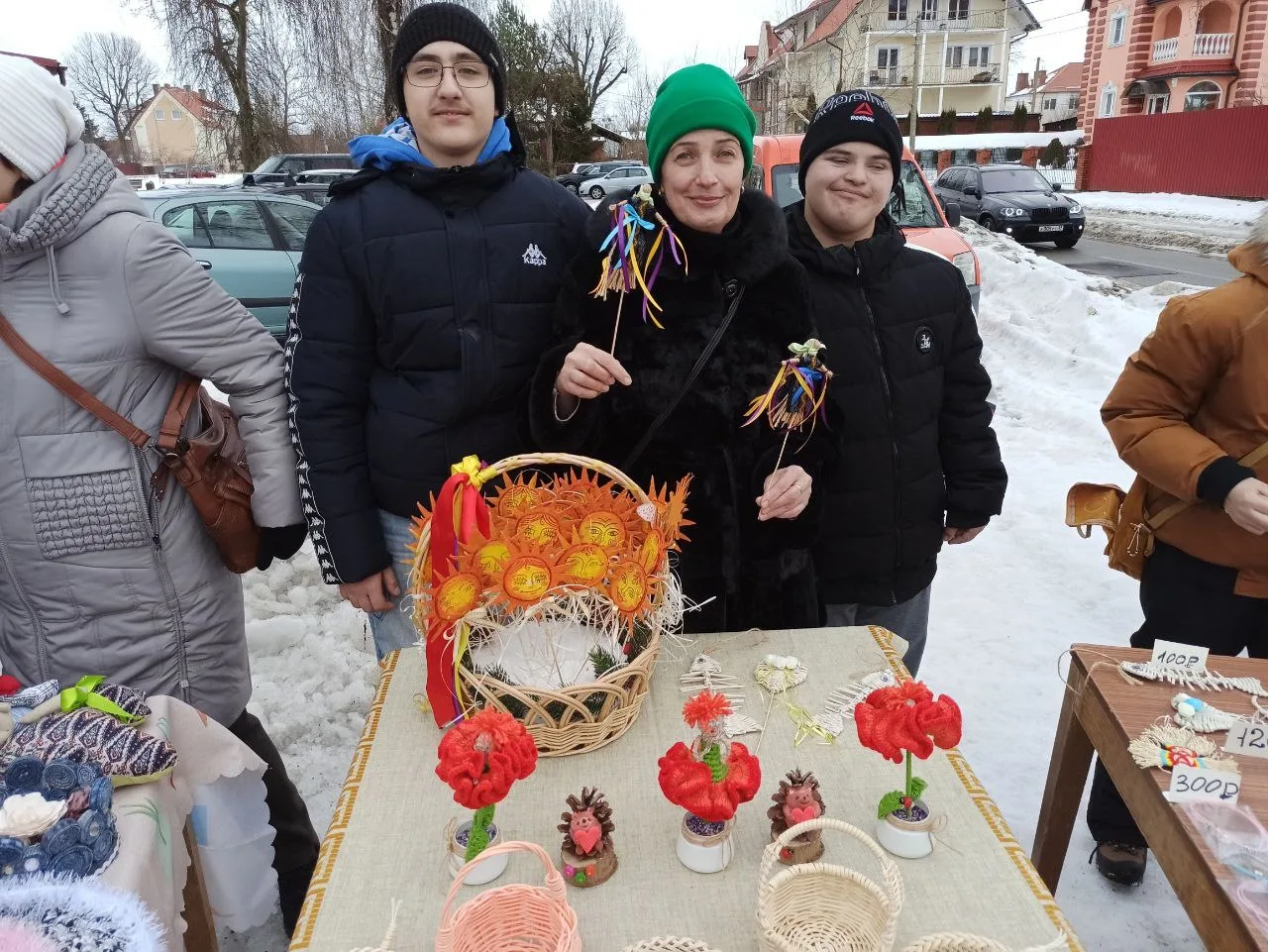 Дорогие друзья! Поздравляем Вас с Масленицей! Желаем, чтобы в жизни не было невезения, а хорошее нас