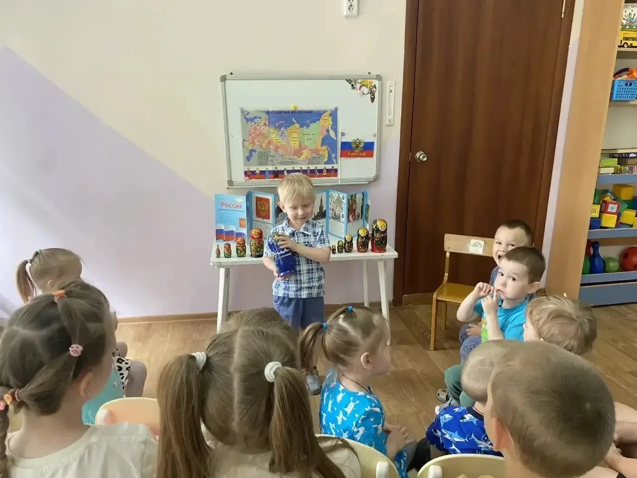 В рамках празднования Дня России в группе «Фантазёры» прошло совместное мероприятие: дети старшей гр