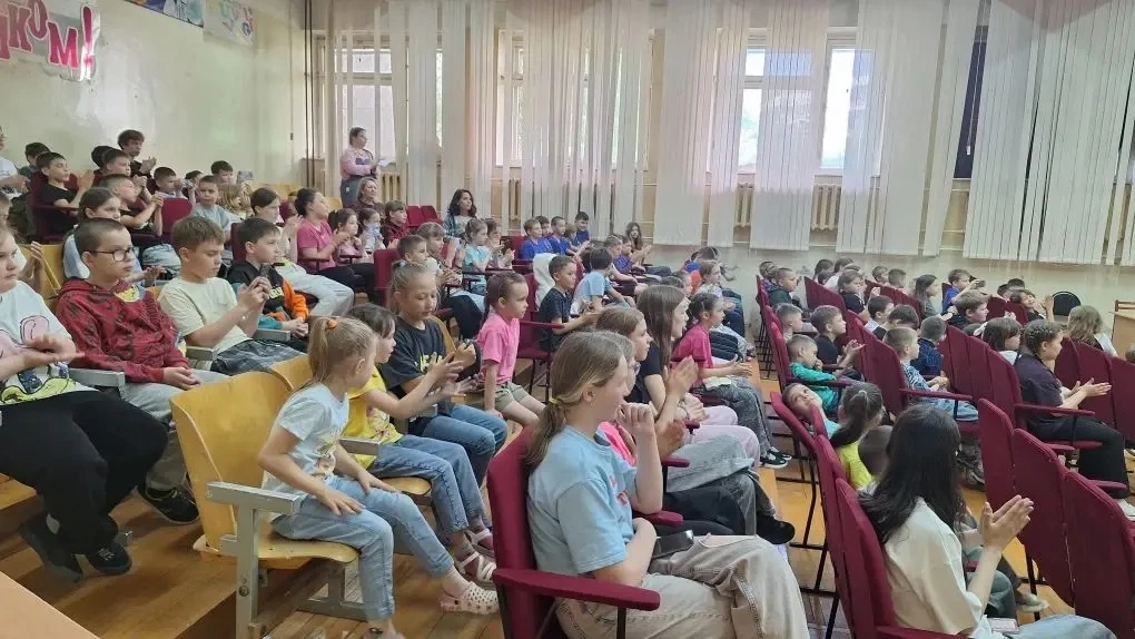 Волшебный праздник искусства в СОШ № 51! ✨

4 июня для ребят из пришкольного лагеря прошла потрясающ