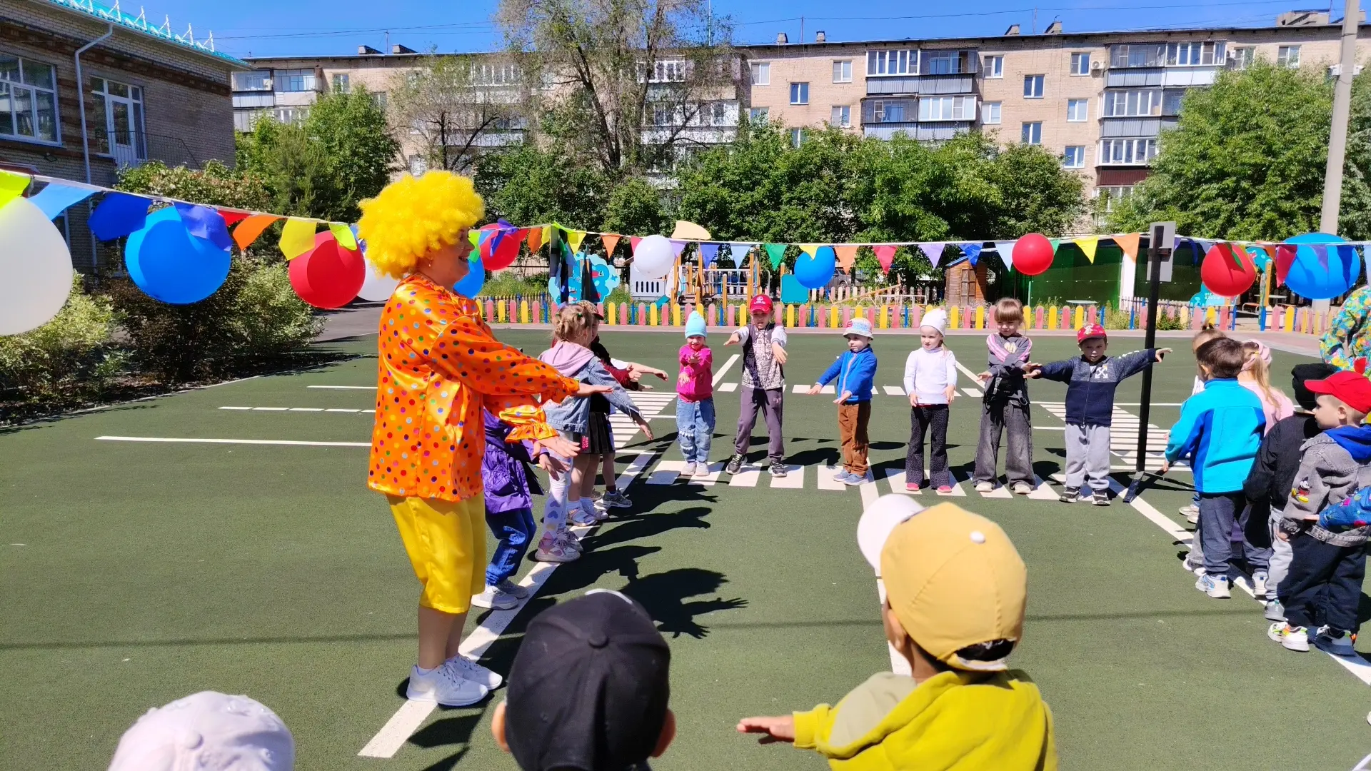 В первый день тёплого и красочного лета отмечается Международный праздник- День защиты детей. Это не