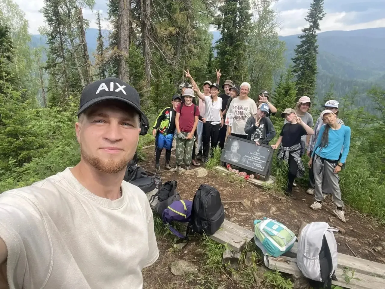 🚶‍♂️‍➡️А СКОЛЬКО НАМ ЕЩЁ ОСТАЛОСЬ ИДТИ?

☀️В самый разгар лета группа юных туристов из спортивной ш