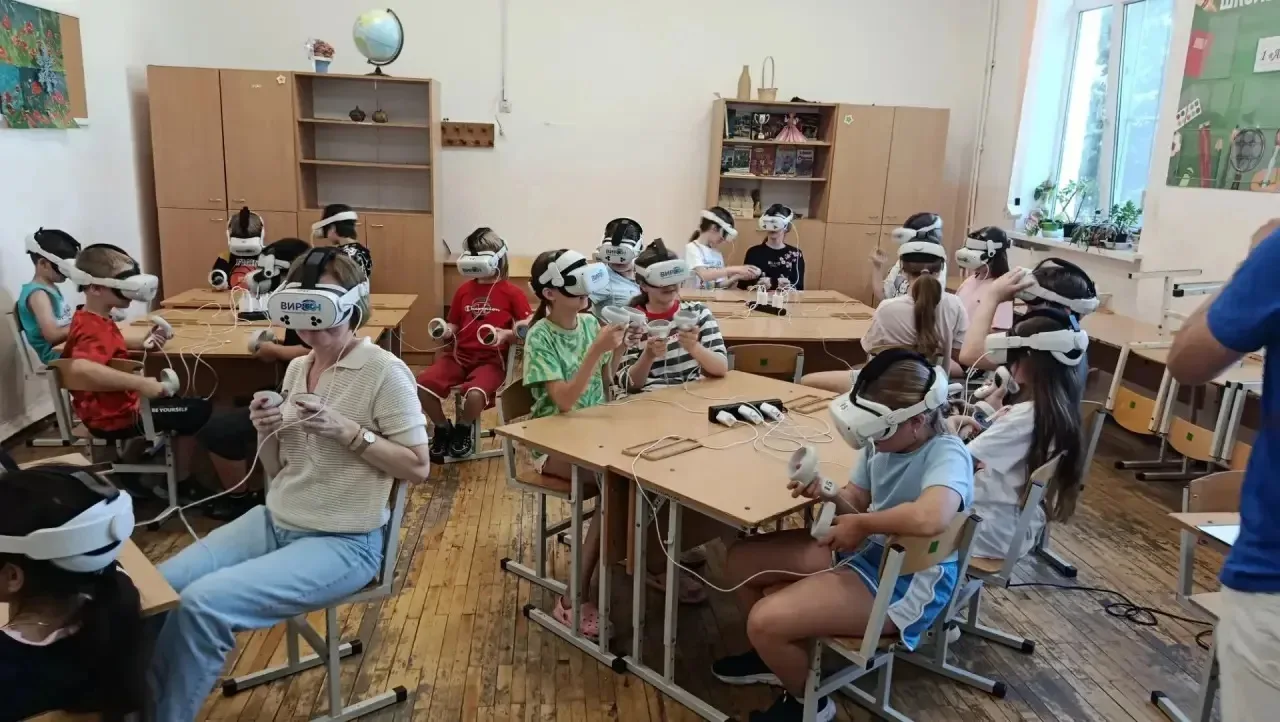 POV: Ты надел вертикальные очки и понял, что жизнь - это полосатая зебра.🦓🥸
Когда носишь обычные о