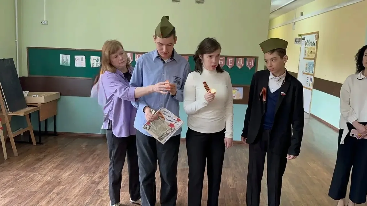 4 мая в нашей школе прошла торжественная линейка, посвящённая Дню Победы. Это был очень трогательный