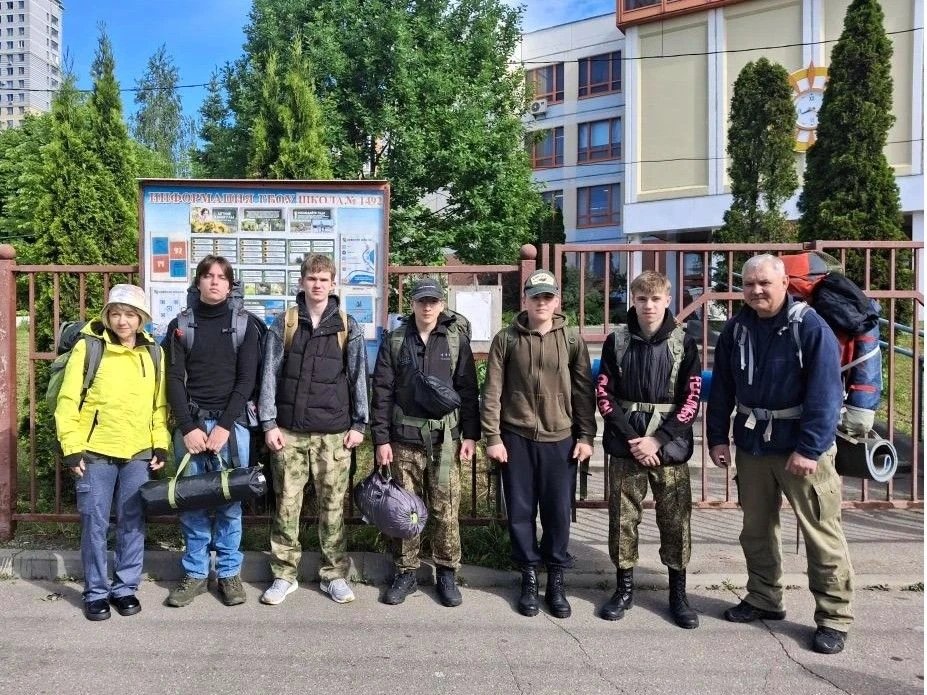 Три дня по местам боевой славы!

⛺ Наши ученики из 8 «Д» кадетского класса вместе с воспитателем кад