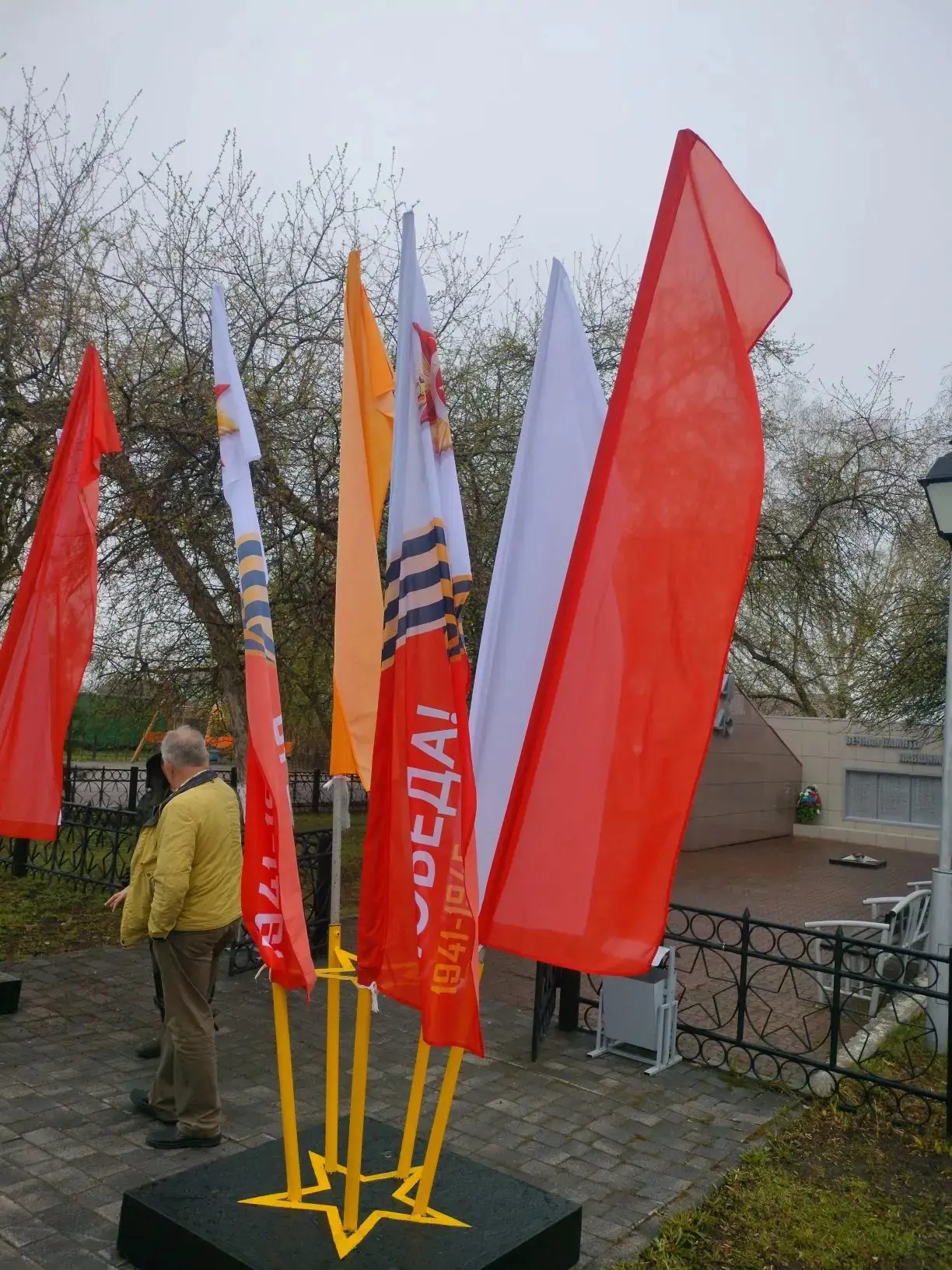 Продолжаем украшать город к 9 мая.