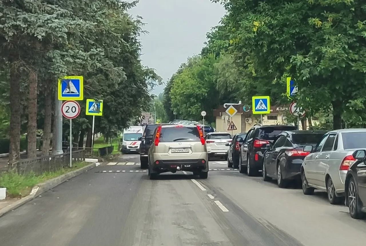 От подписчика: 
1. На месте недавнего наезда на ребенка на ул. Луначарского установили новый лежачий