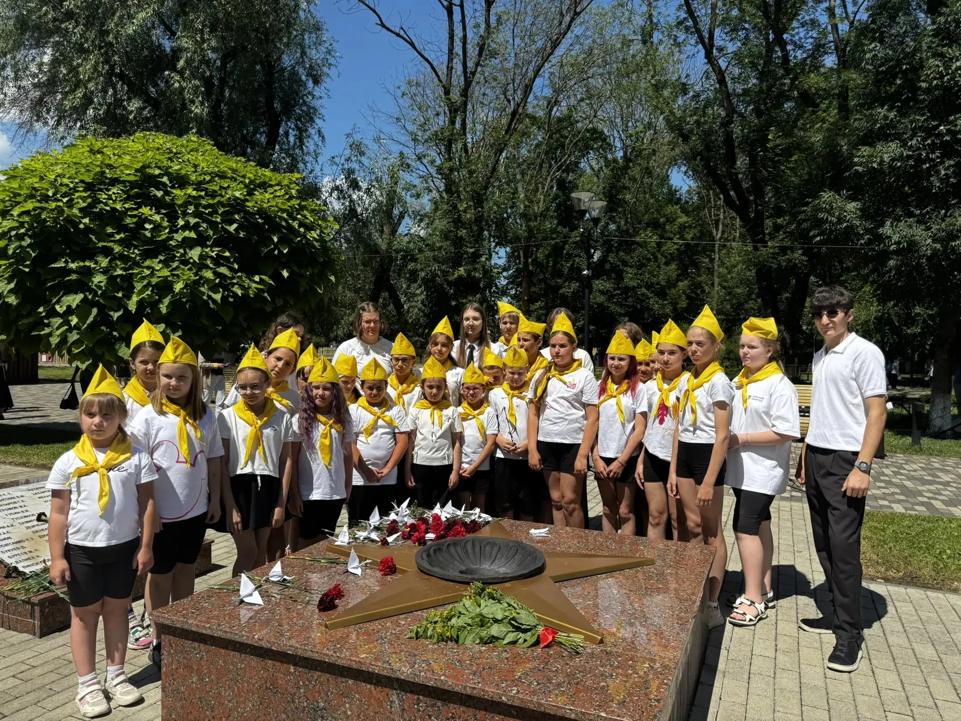 Сегодня в городском парке прошла линейка, посвящённая  трагической дате начала Великой Отечественной