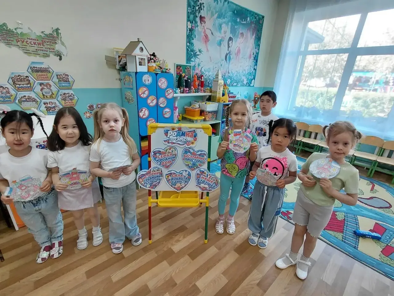 Лето — не повод останавливаться! Сегодня после весёлых прогулок мы занимались творчеством. Тема заня