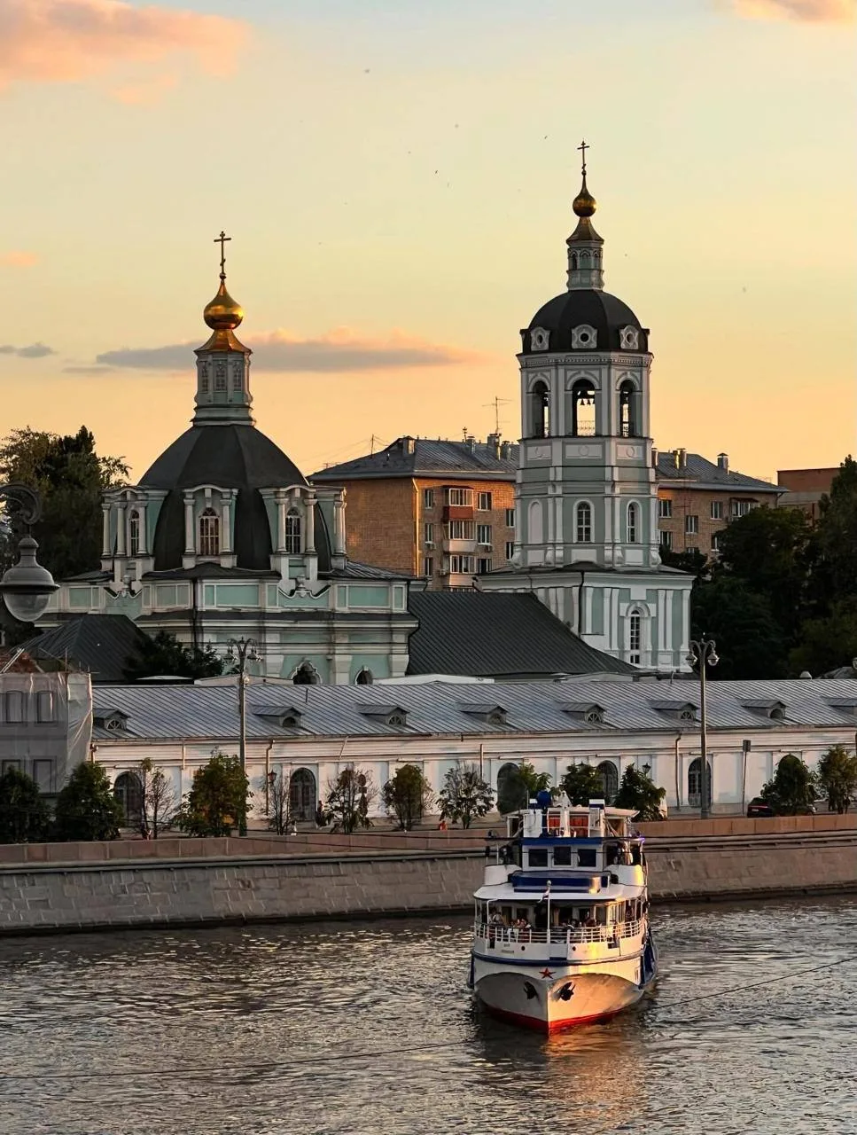 🌅 Персиковый закат в Москве

📌 Подпишитесь на: Афишу, Детскую Москву, Женскую Москву